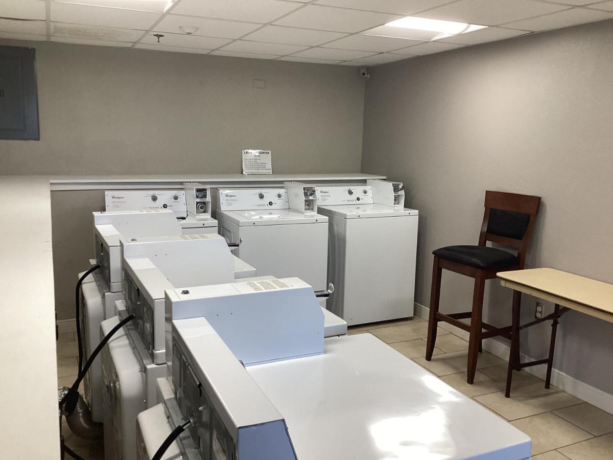 Super 8 By Wyndham Baltimore Northwest Ngoại thất bức ảnh
