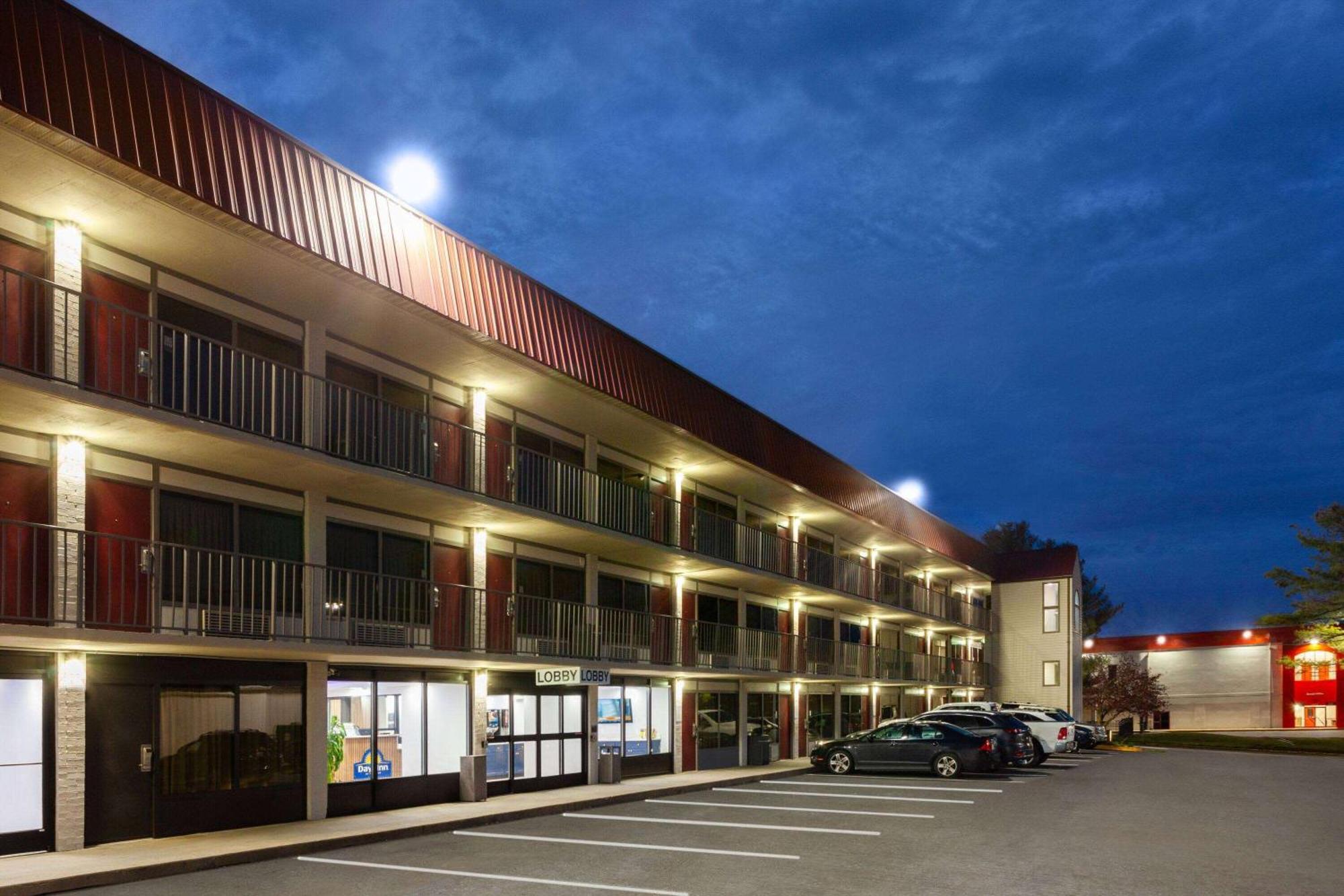 Super 8 By Wyndham Baltimore Northwest Ngoại thất bức ảnh
