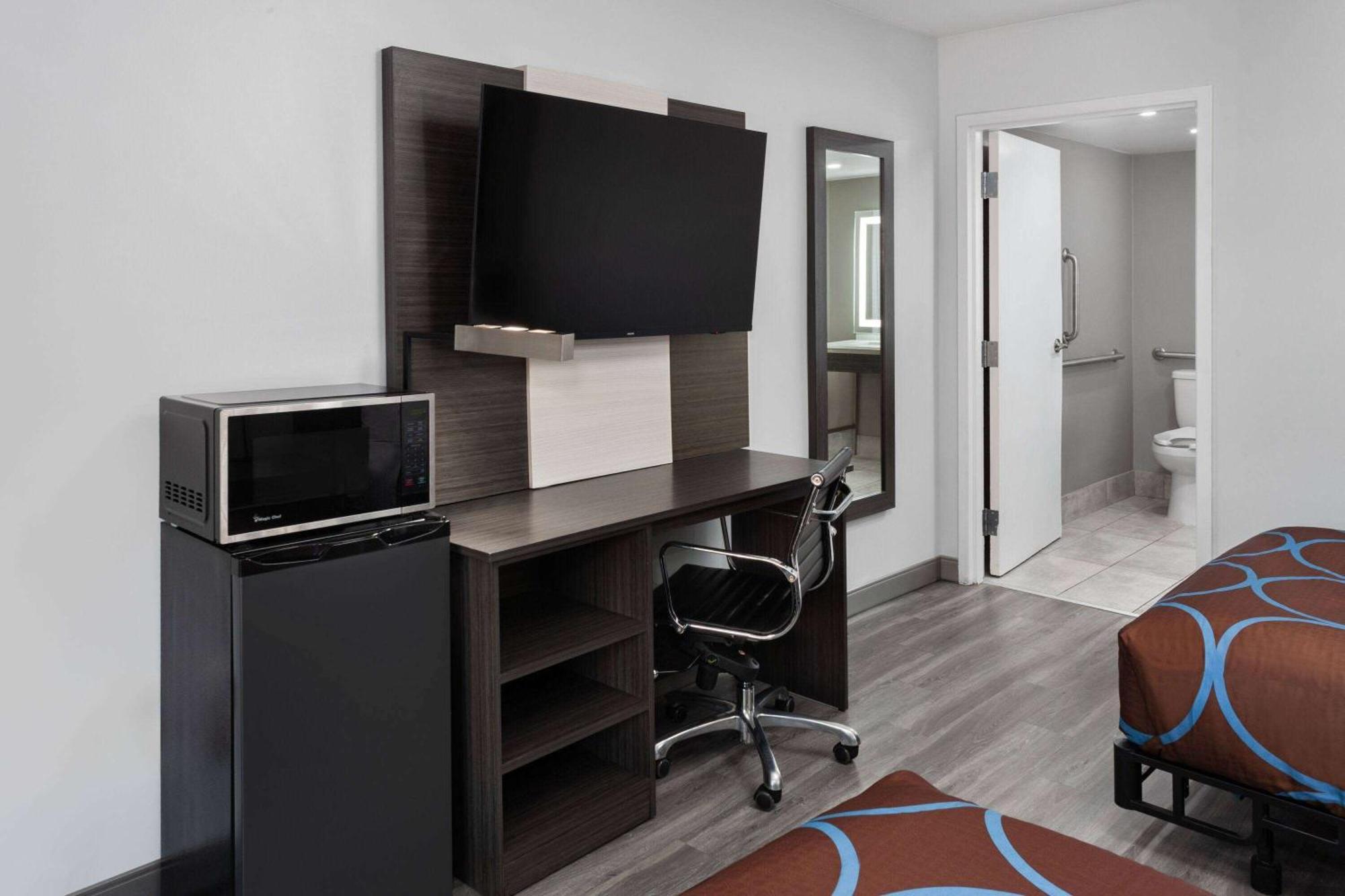 Super 8 By Wyndham Baltimore Northwest Ngoại thất bức ảnh